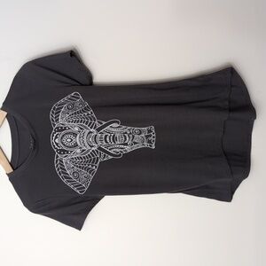 Zoe & Liv Medium Vintage Elephant Tribal Print Short Sleeve Grey T Shirt.